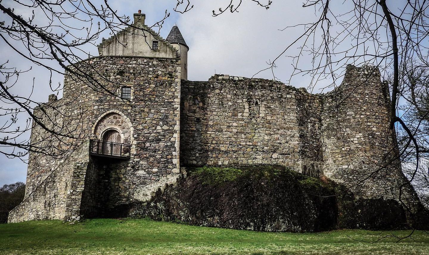 Dunstaffnage Castle and Chapel (Oban) - West Coast Motors